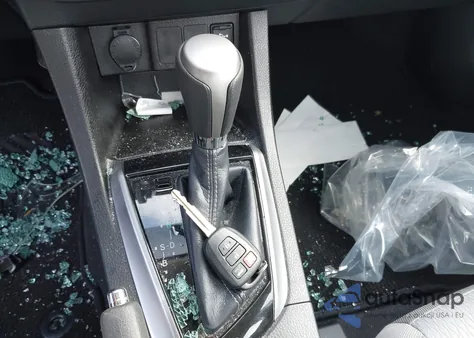 2016 Toyota Corolla Le z USA, uszkodzony, nr VIN 5YFBURHE3GP472775